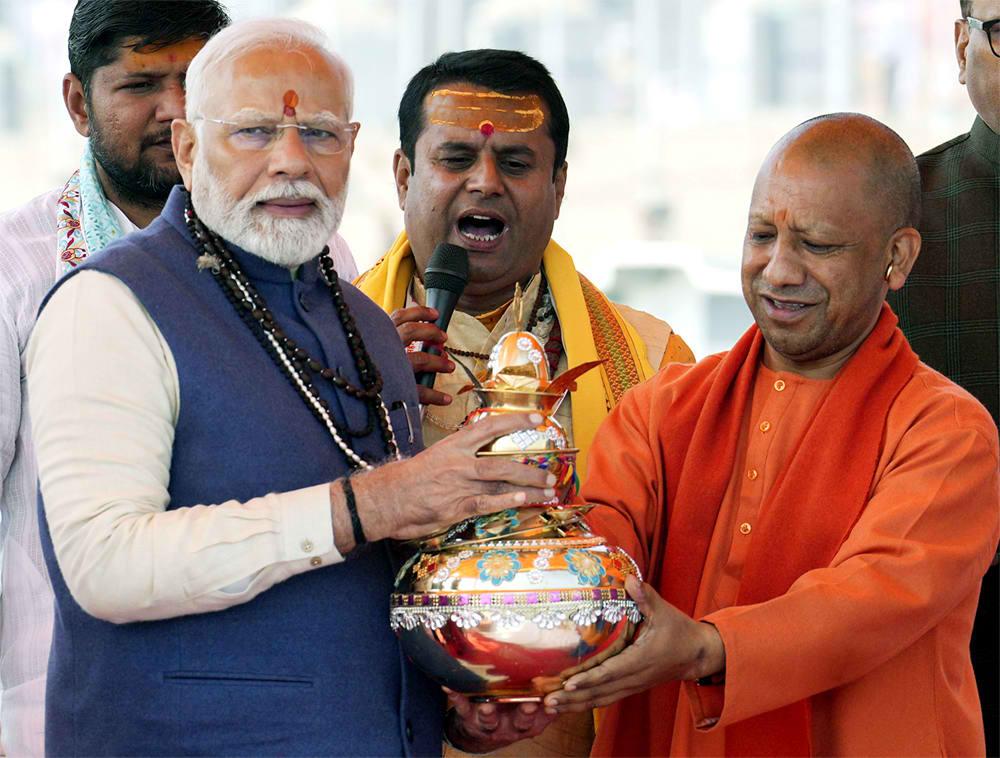 Narendra Modi Yogi Adityanath