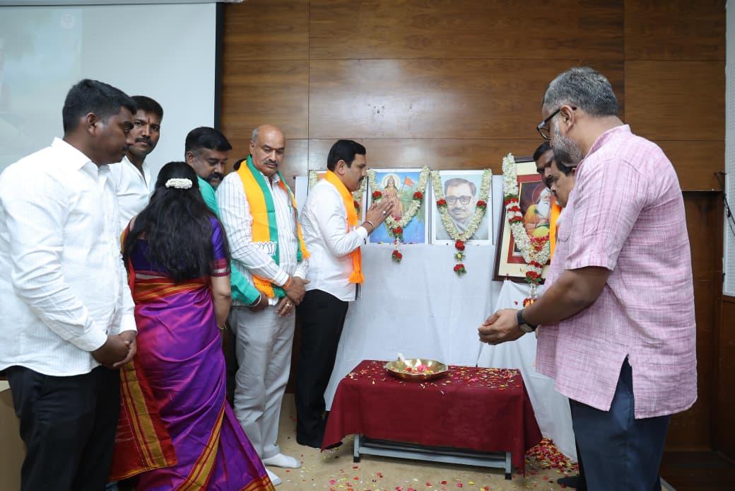 On Valmiki Jayanti, K'taka BJP questions Cong govt over funds 'scam' in tribal board