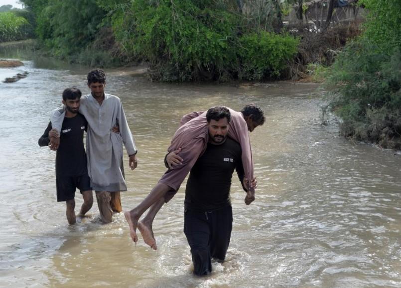 Death toll in Pakistan monsoon fury climbs to 883