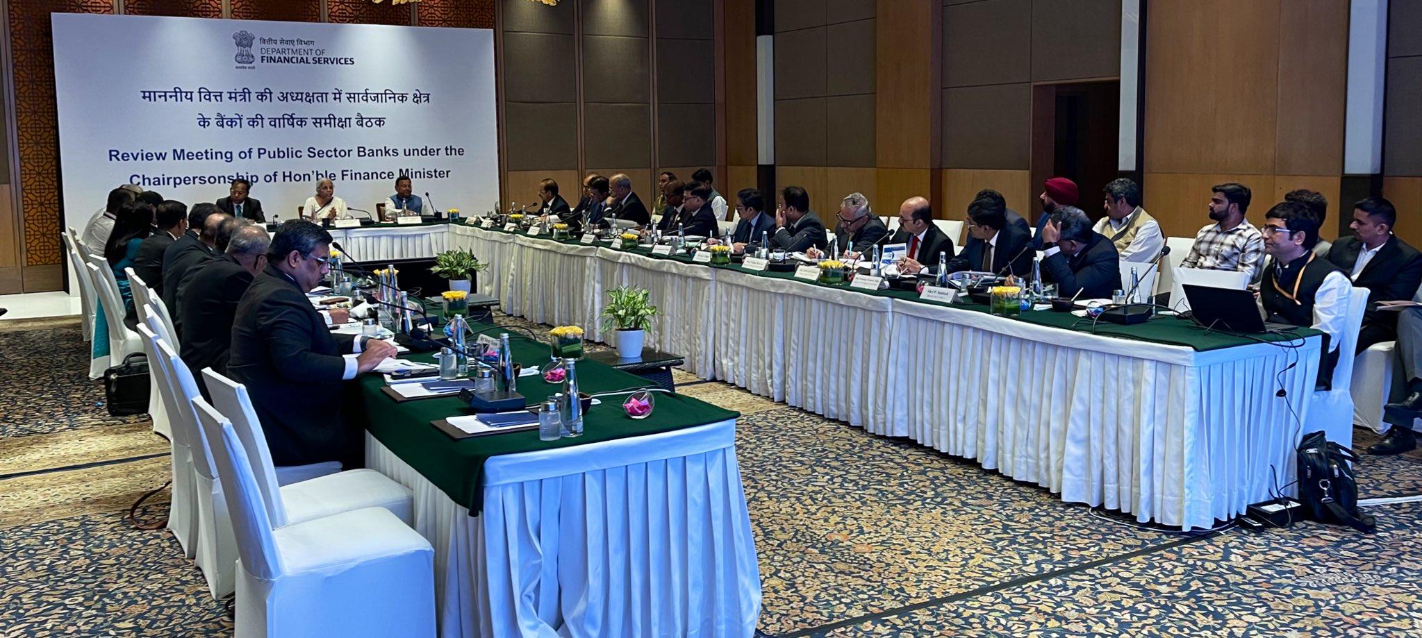 Total business of public sector banks surges to Rs 251 lakh crore in 2024-25