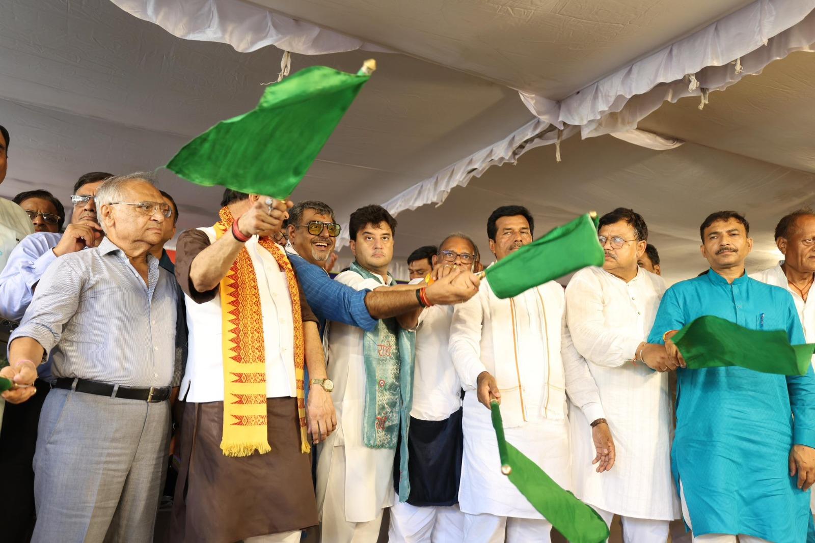 Union Minister Jyotiraditya Scindia flags off Gwalior-Bengaluru express