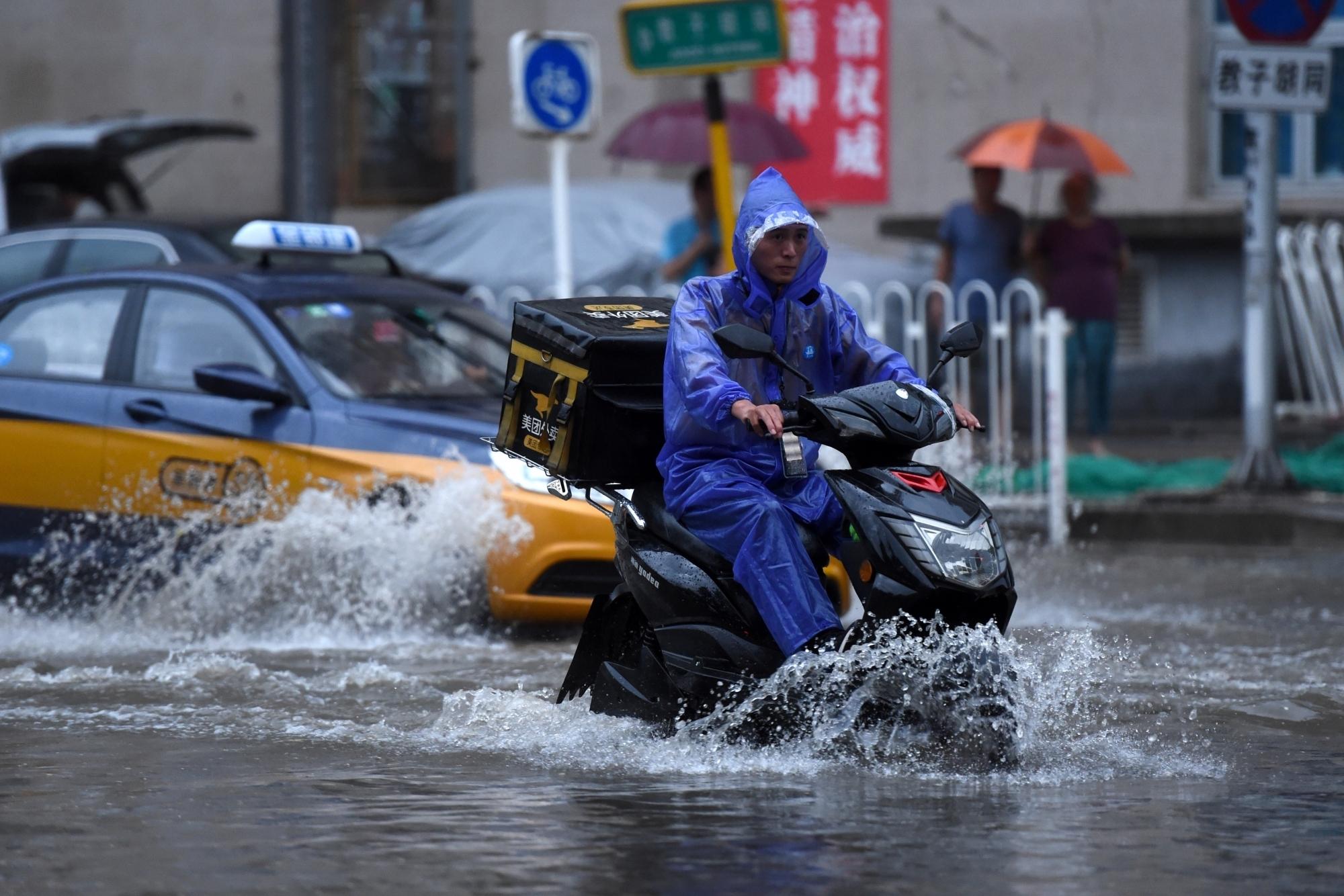 Rainstorm in China forces evacuation of over 3,000 residents in Beijing