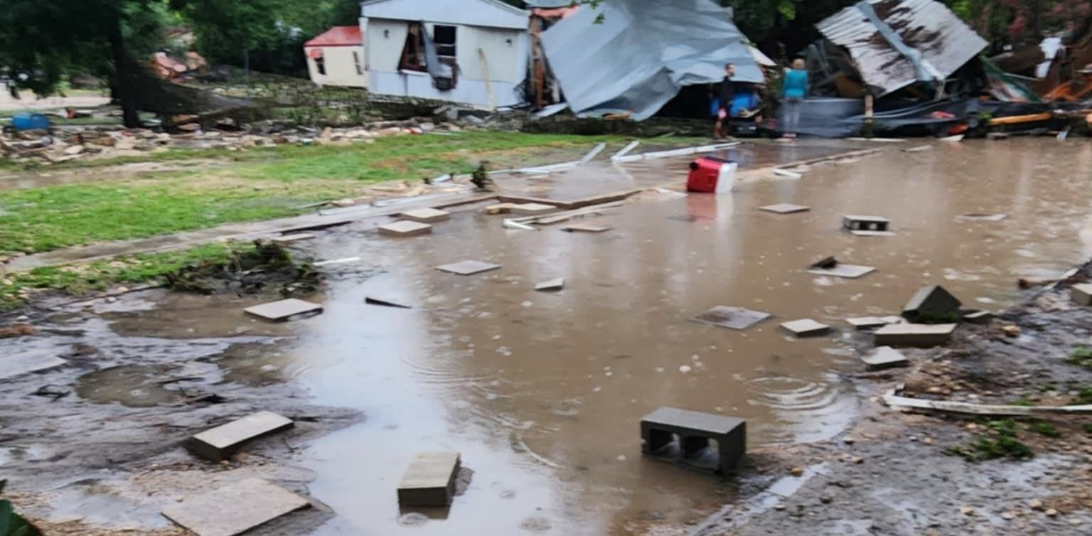 13 dead, over 20 kids missing in Texas flooding (Ld)