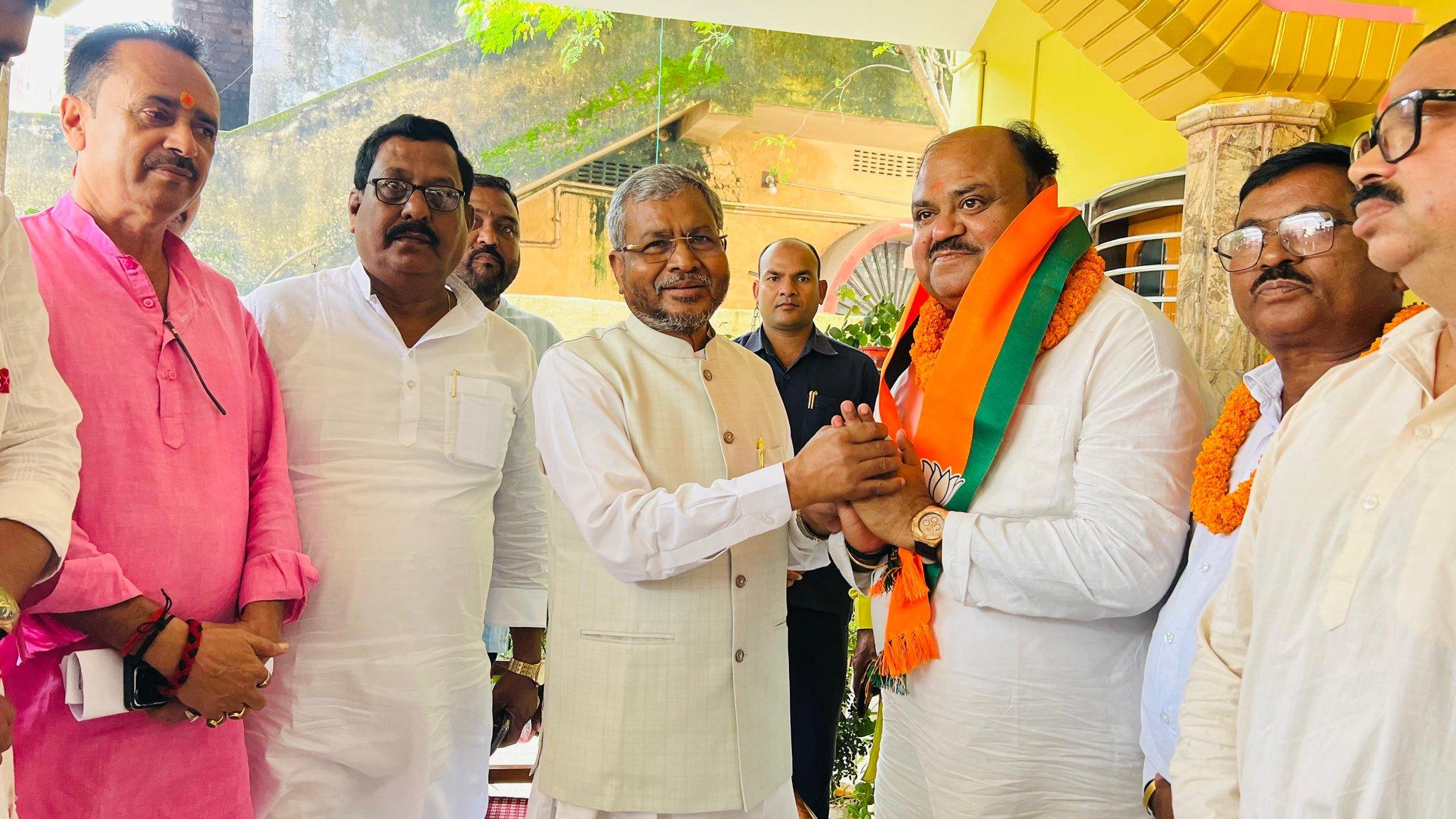 Senior Jharkhand leader Tarun Gupta returns to BJP after six years, Babulal Marandi welcomes him