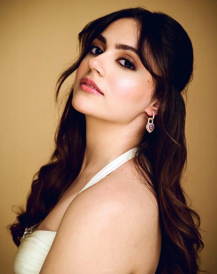 Aneet Padda dedicates her Zee Cine Awards double win to her father, says ‘she fulfilled his acting dream’