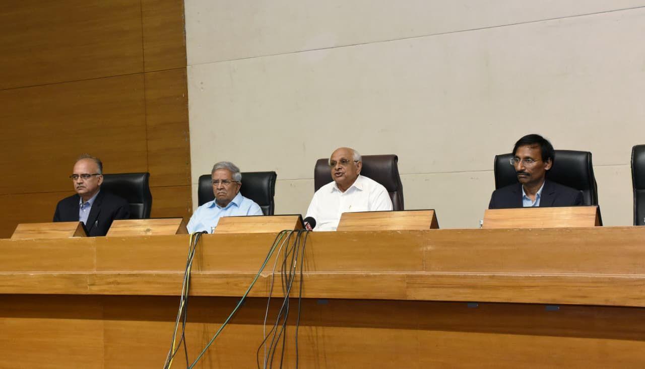 Gujarat BJP leaders welcome Centre's move to cut fuel duty by Rs 10 per litre