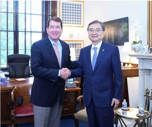 South Korean Foreign Minister meets US senators, White House officials after tariff deal