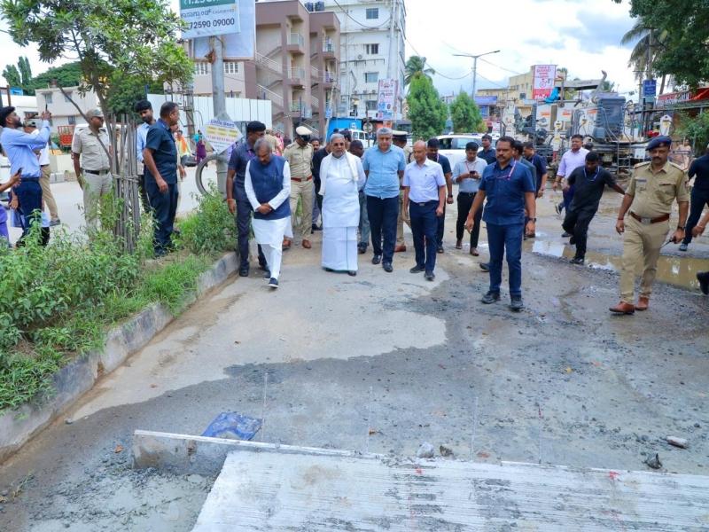 Pothole menace: CM Siddaramaiah inspects B'luru roads, gives 1-month deadline to repair