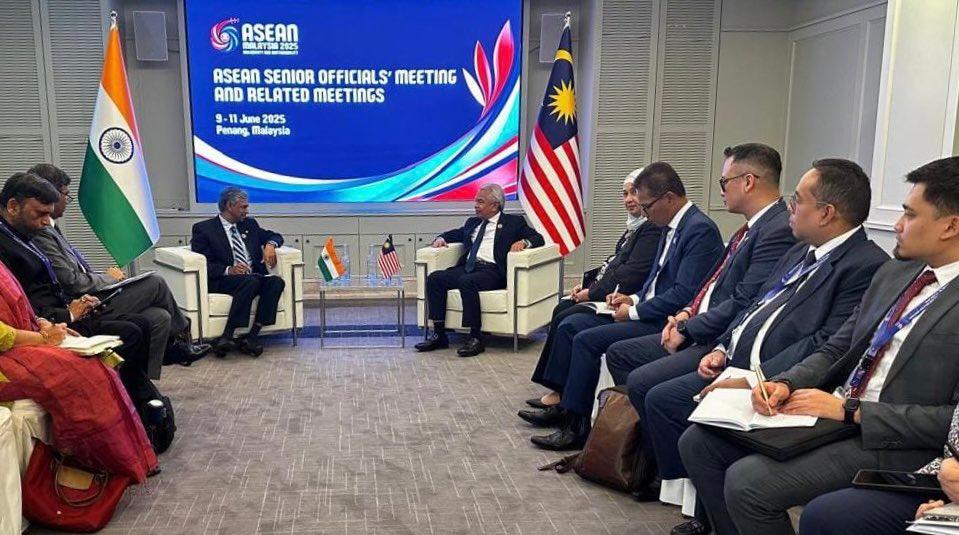 India bats for global action in fighting terrorism during key East Asia Summit meeting