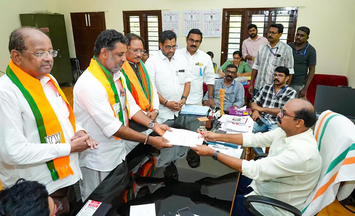 Kerala polls: 1,254 candidates file 2,125 nominations