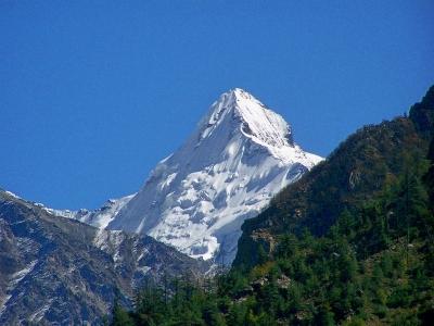 Nepal plans to limit number of climbers to ensure cleanliness of Himalayan mountains