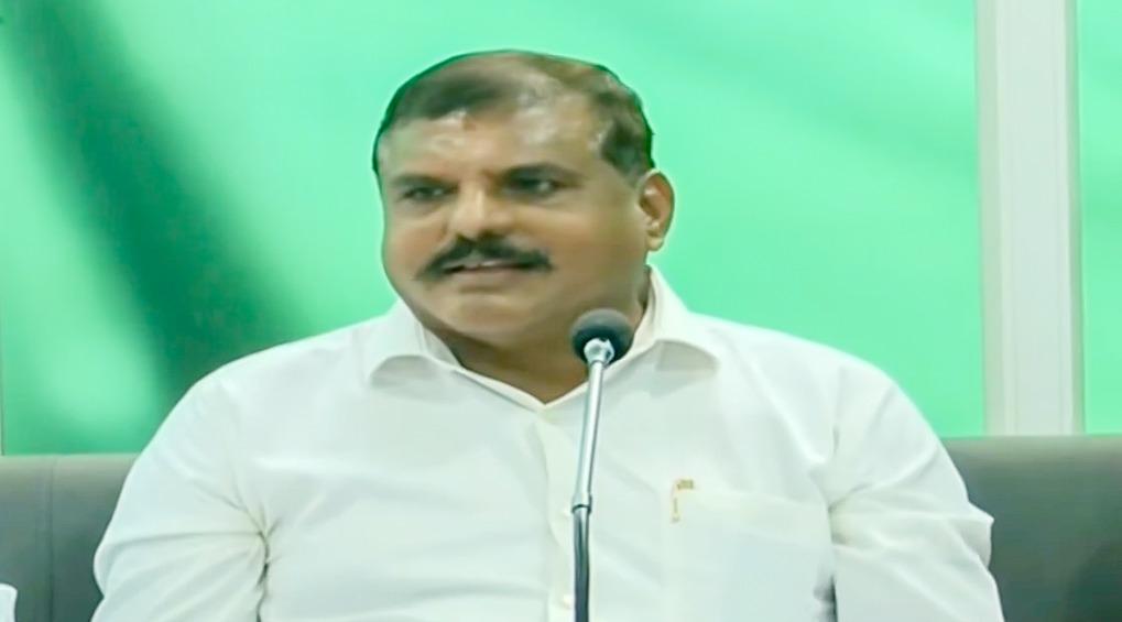 Farmers in 'distress' due to TDP-led government's 'inefficiency', says YSRCP leader