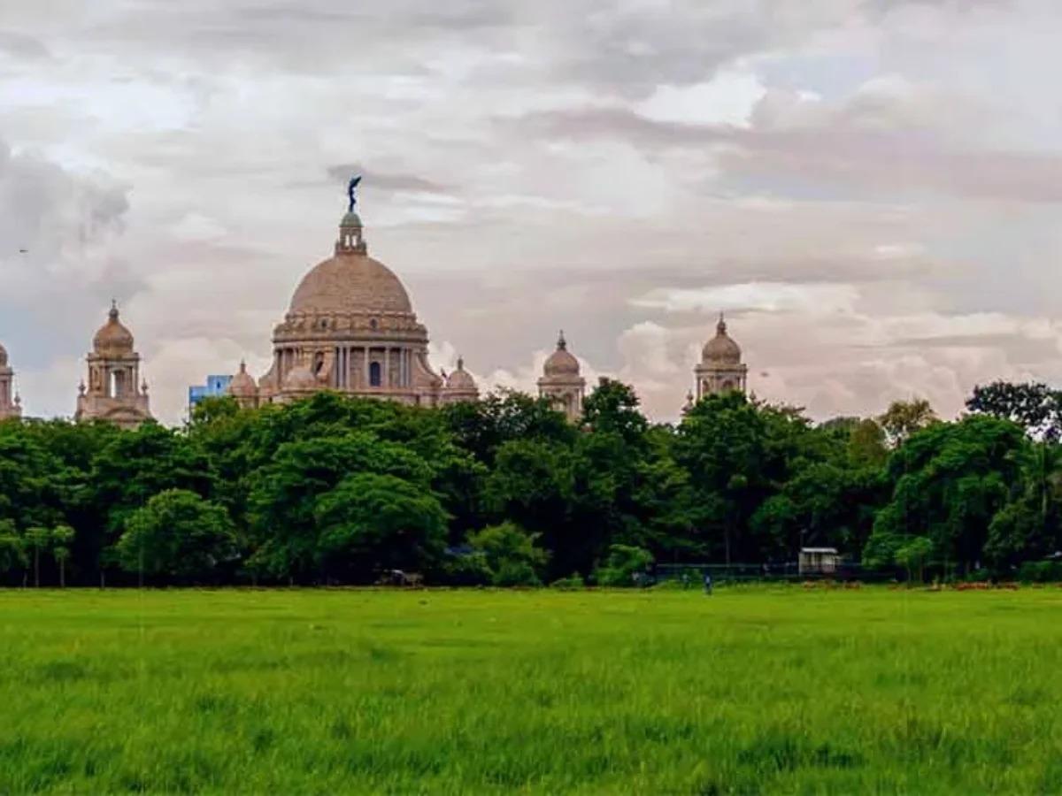 Mysterious drone-like objects spotted in Kolkata skies, army and police on alert