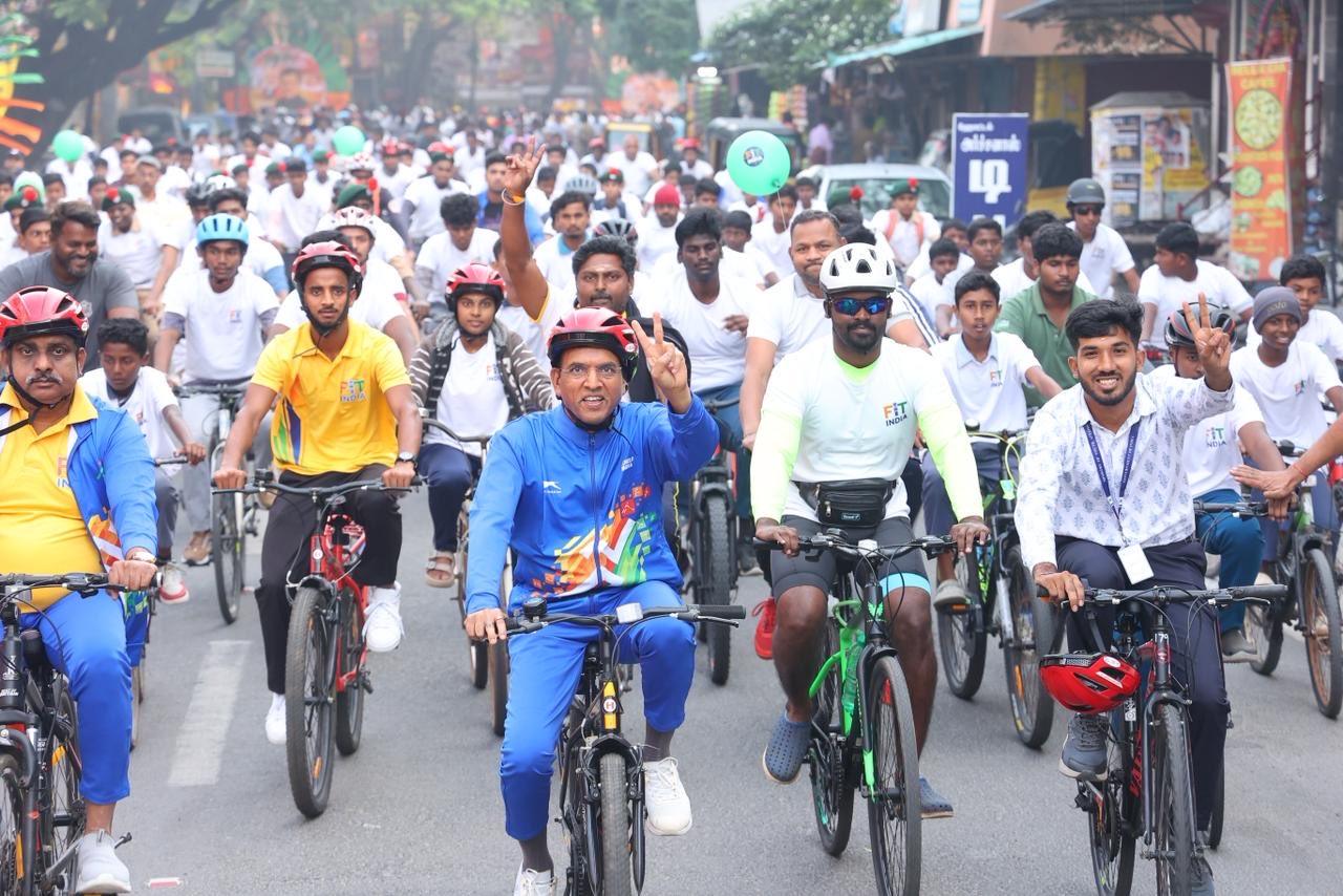 Mansukh Mandaviya officiates first anniversary of Fit India Sundays with cycling event in Puducherry