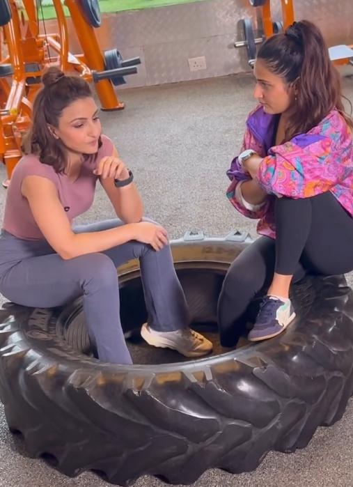 Soha Ali Khan enjoys a fun workout session with Fatima Sana Shaikh, says 'next time push-ups pukka'