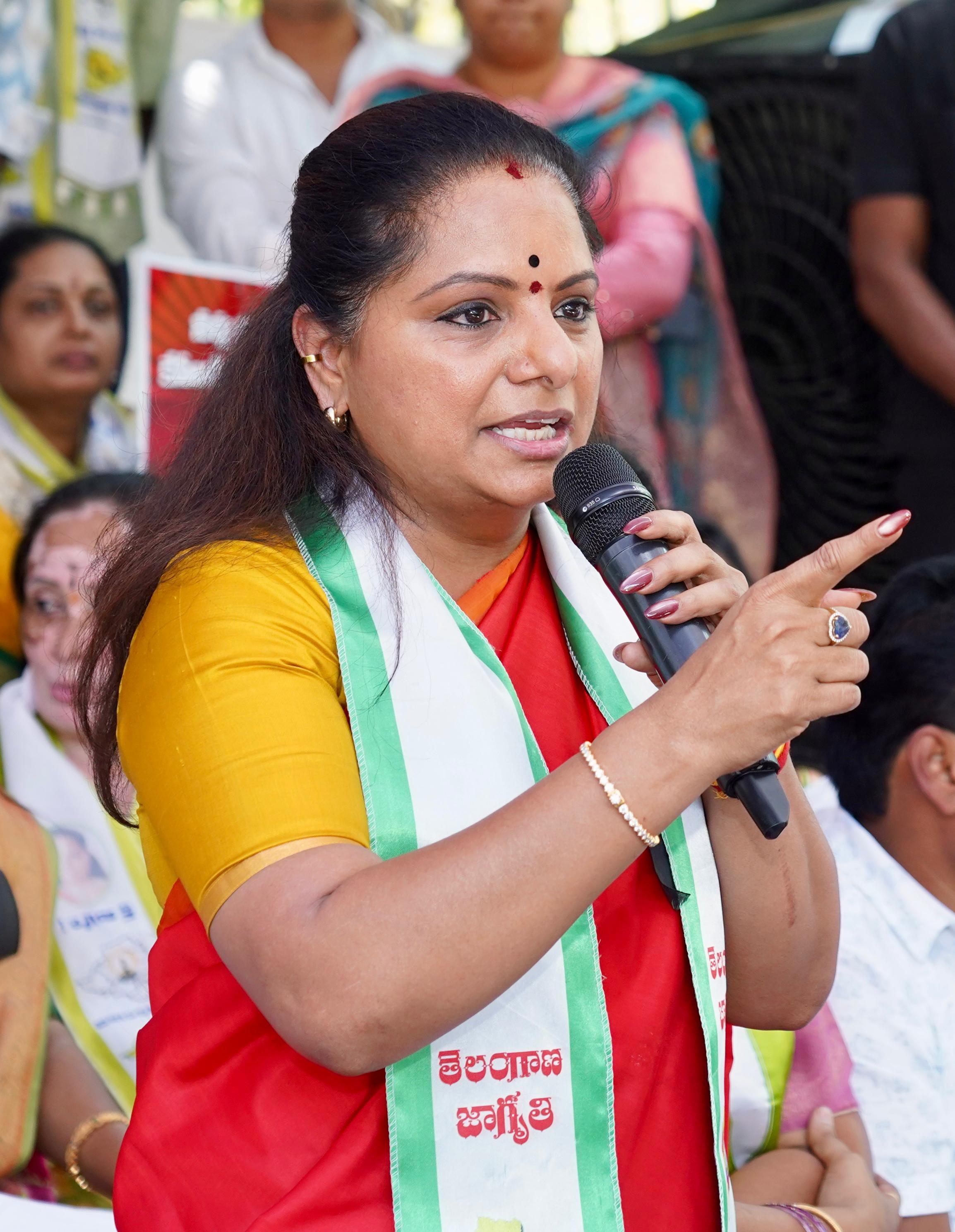 Kavitha leads protest against notices to KCR over irregularities in Kaleshwaram project