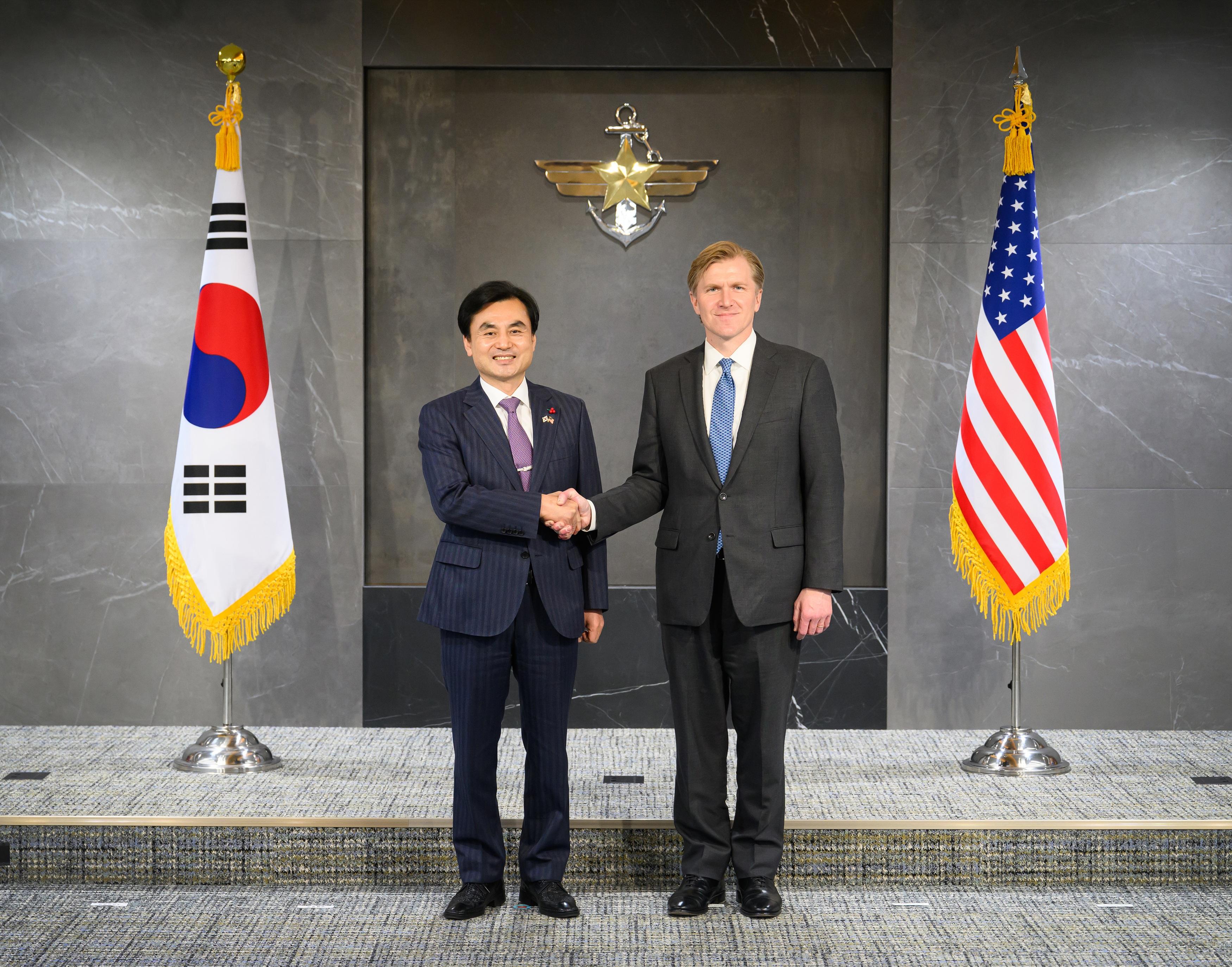 South Korea's Defence Chief, US undersecretary discuss Seoul's nuclear sub push, wartime troop control transfer
