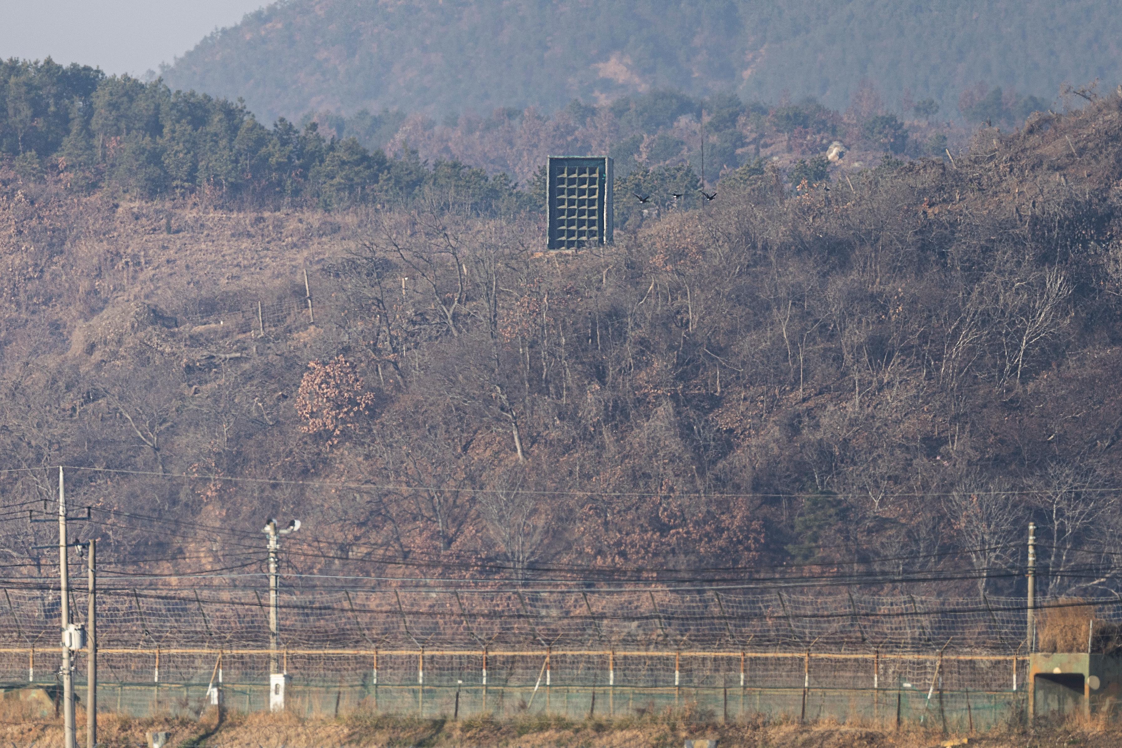 Military suspends loudspeaker broadcasts against North Korea in border area