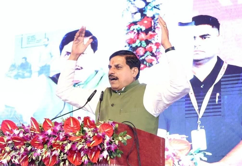 Rahul Gandhi must apologise to PM Modi: MP CM on ‘surrender’ remarks (Lead)