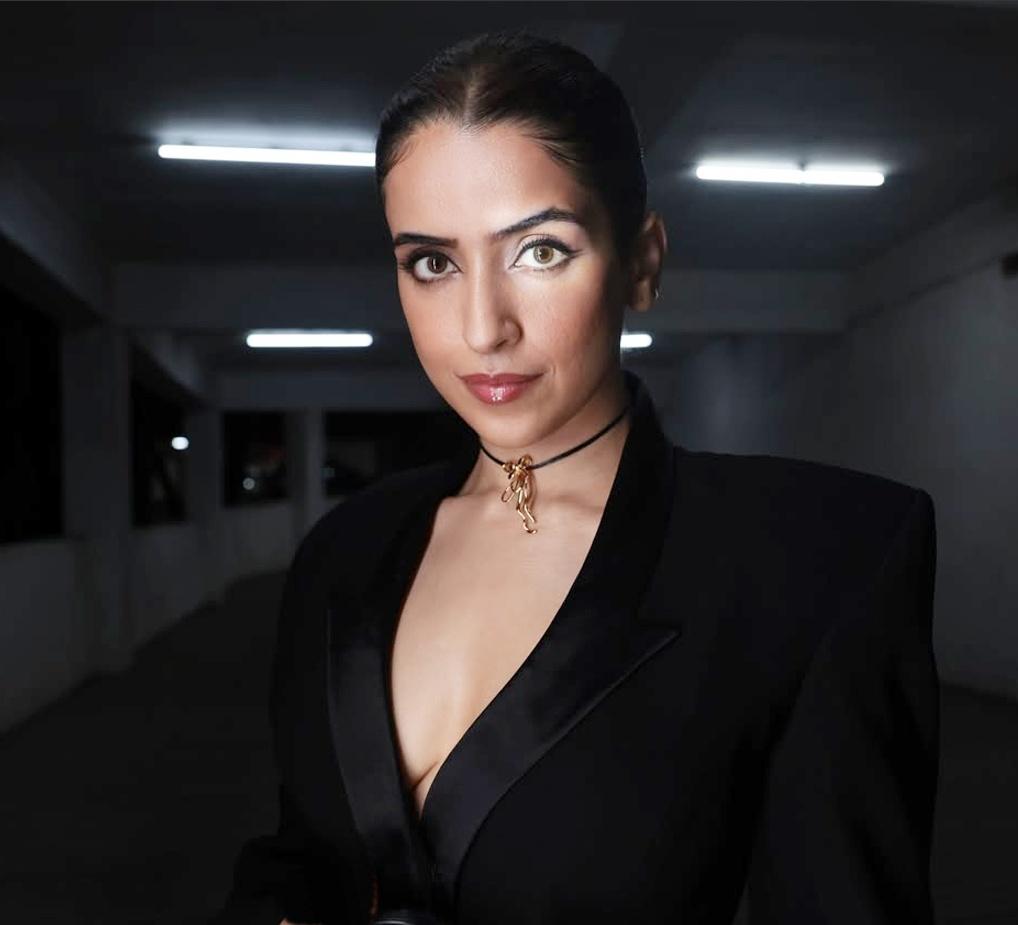 Sanya Malhotra shares BTS of Janhvi Kapoor channeling her inner photographer for ‘sanskari’ boys