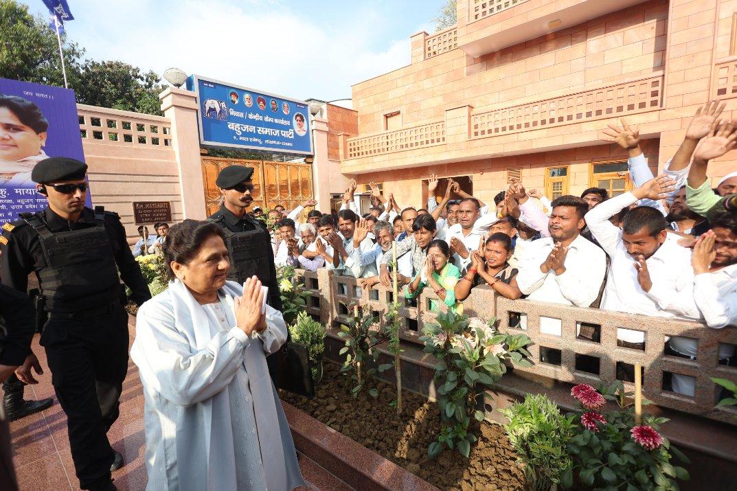 Mayawati accuses Cong, SP of vote bank politics over Bharat Ratna demand for Kanshi Ram