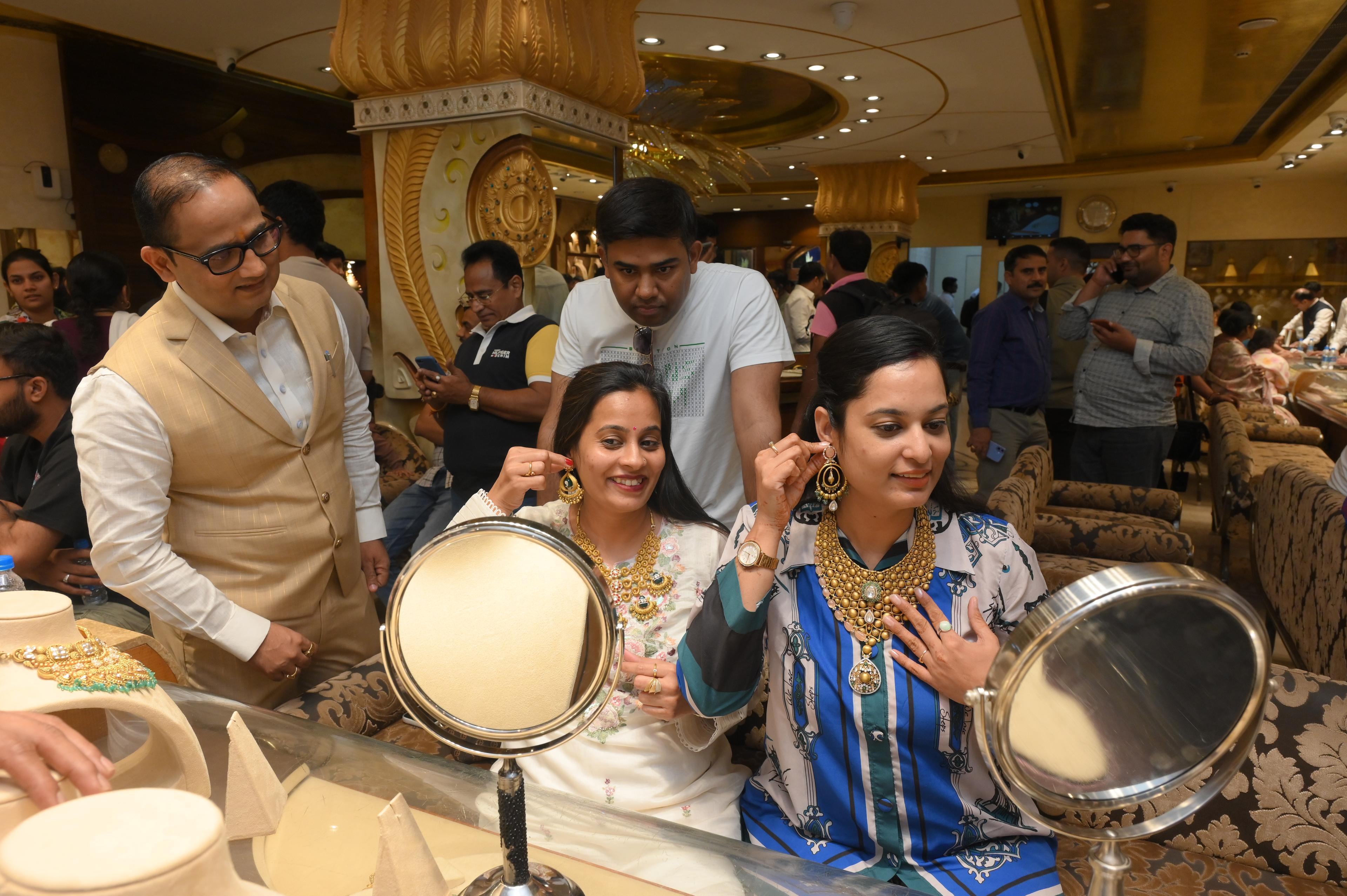 Gold coins to cars, India witnesses record-breaking festive sales