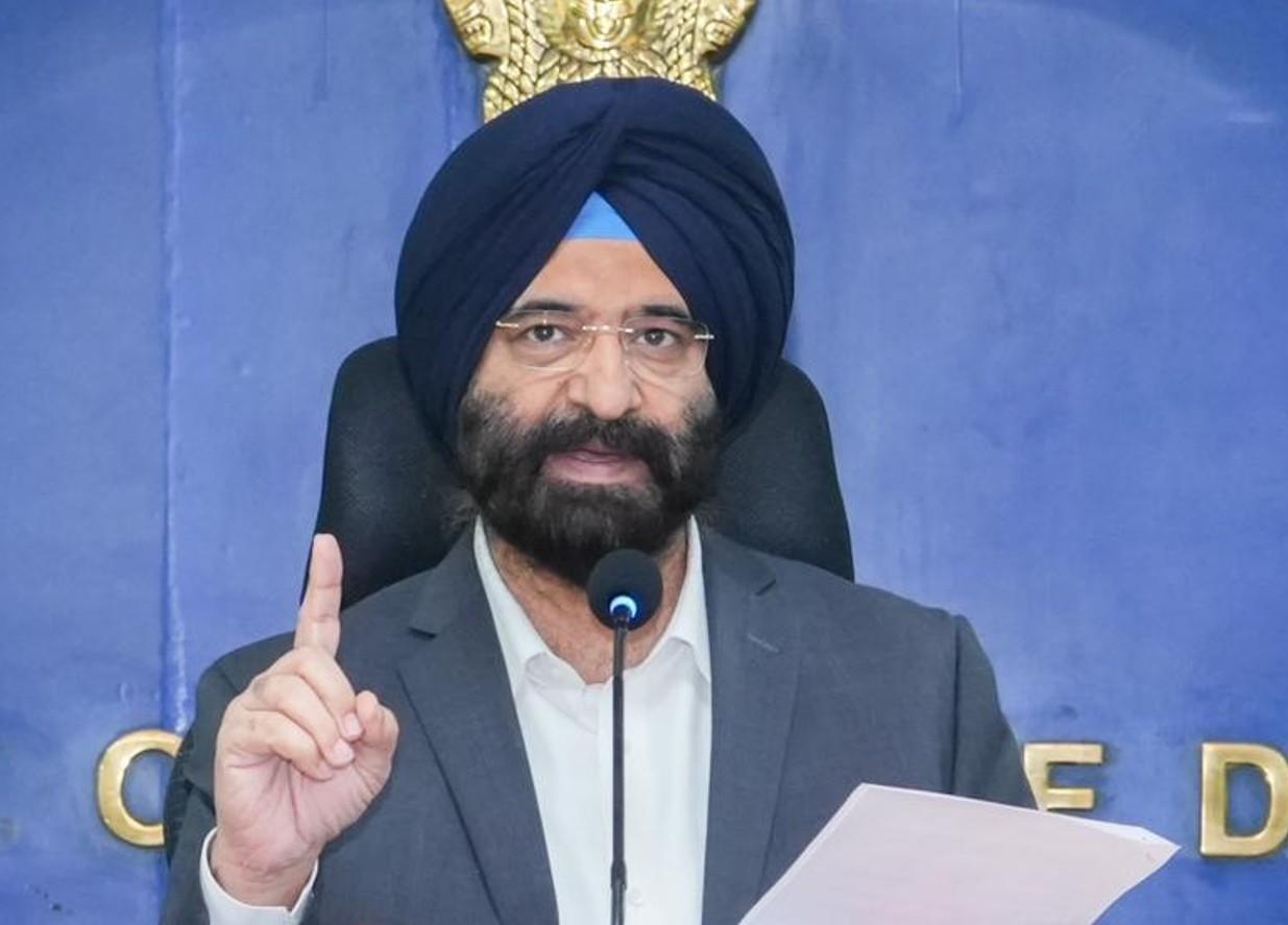 No fuel for Delhi vehicles without pollution certificates from Dec 18: Sirsa