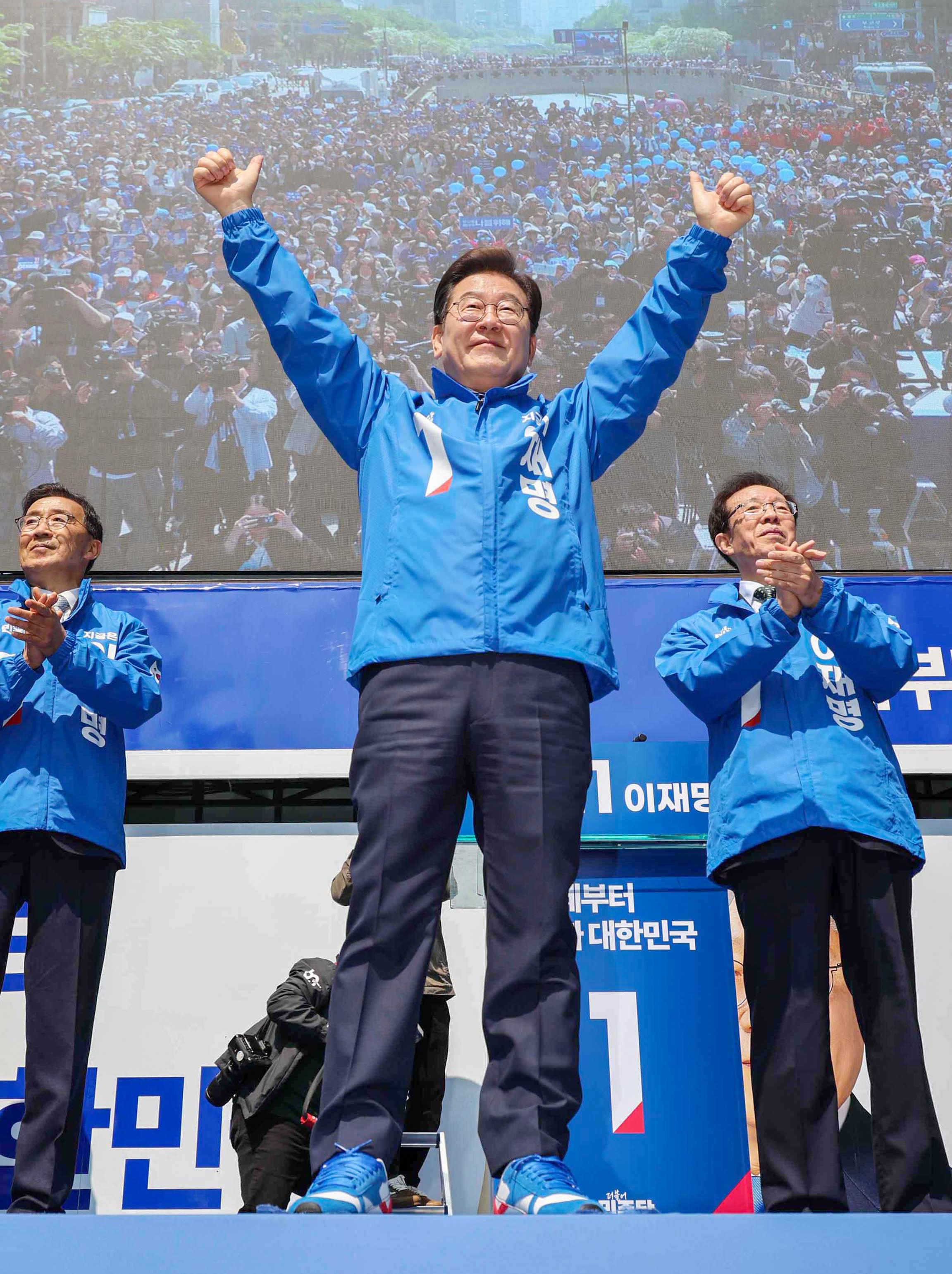 Lee to hold 2nd meeting of emergency economic task force on Monday