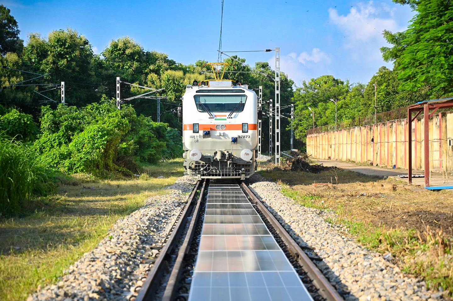 Indian Railways using 898 MW solar power at 2,626 stations: Govt