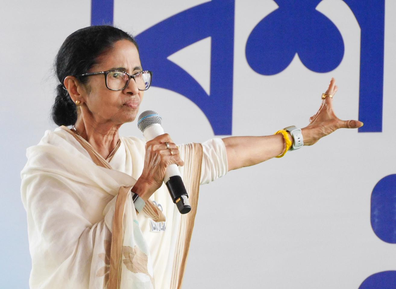 CM Mamata accuses Congress of not backing anti-SIR protest
