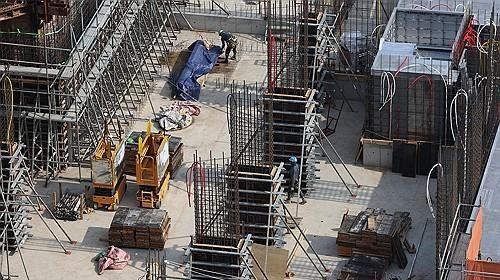 S. Korean construction companies' sales fall for first time in 4 yrs in 2024