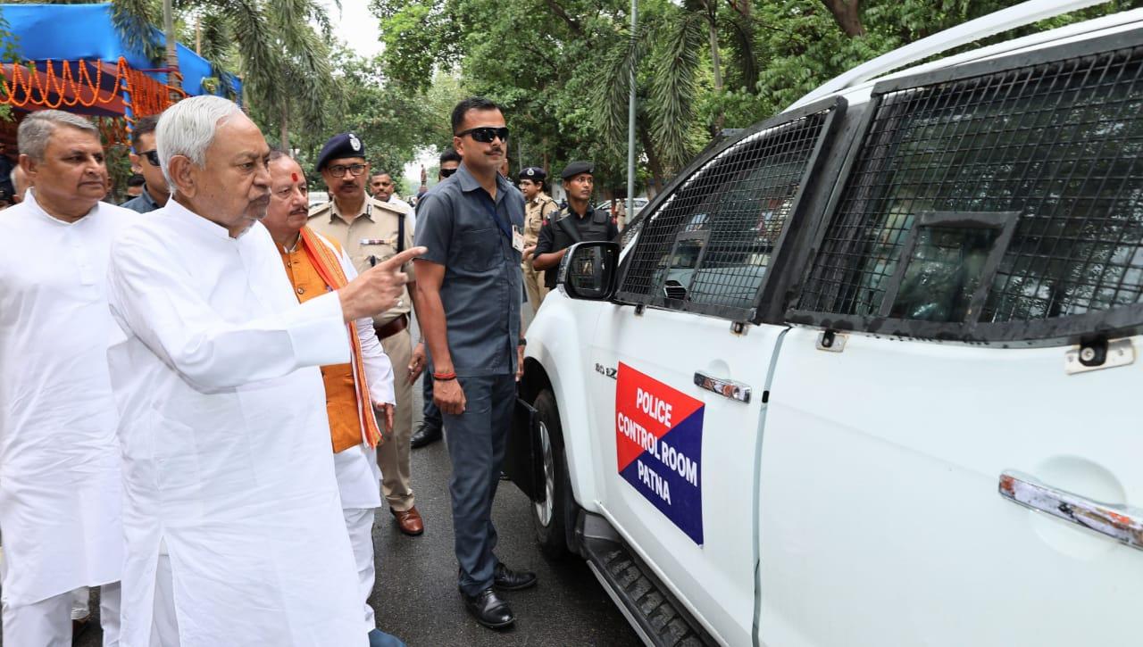 CM Nitish Kumar flags off 600 new police vehicles to strengthen law and order in Bihar