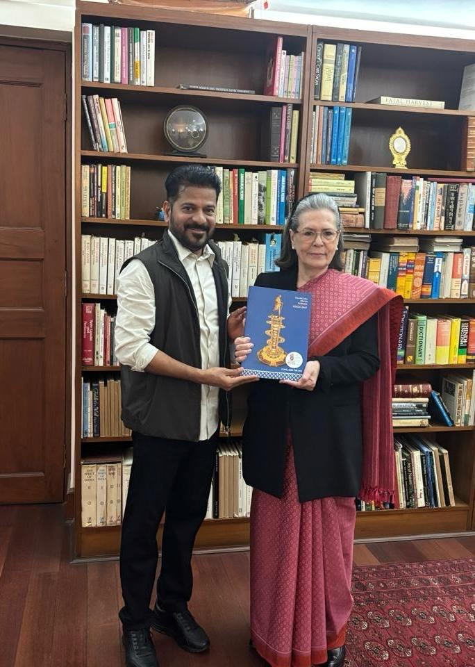 Telangana CM meets Sonia Gandhi, presents 2047 Vision Document
