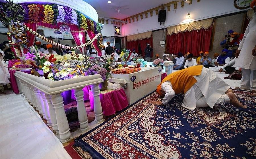 May we always walk on path of wisdom shown by Sri Guru Granth Sahib Ji: PM Modi