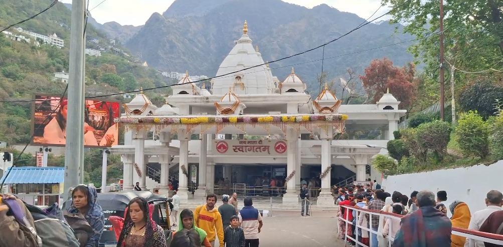 Devotees across country flock to temples for Durga Ashtami prayers