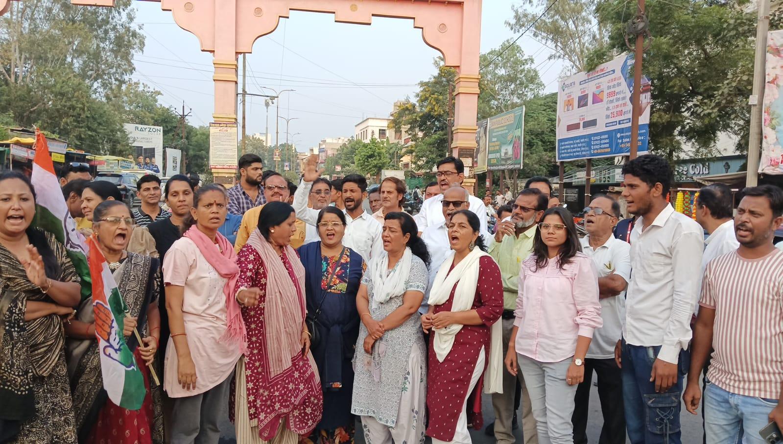 MP: Congress leaders hold protest in Mandsaur over harassment of girl students