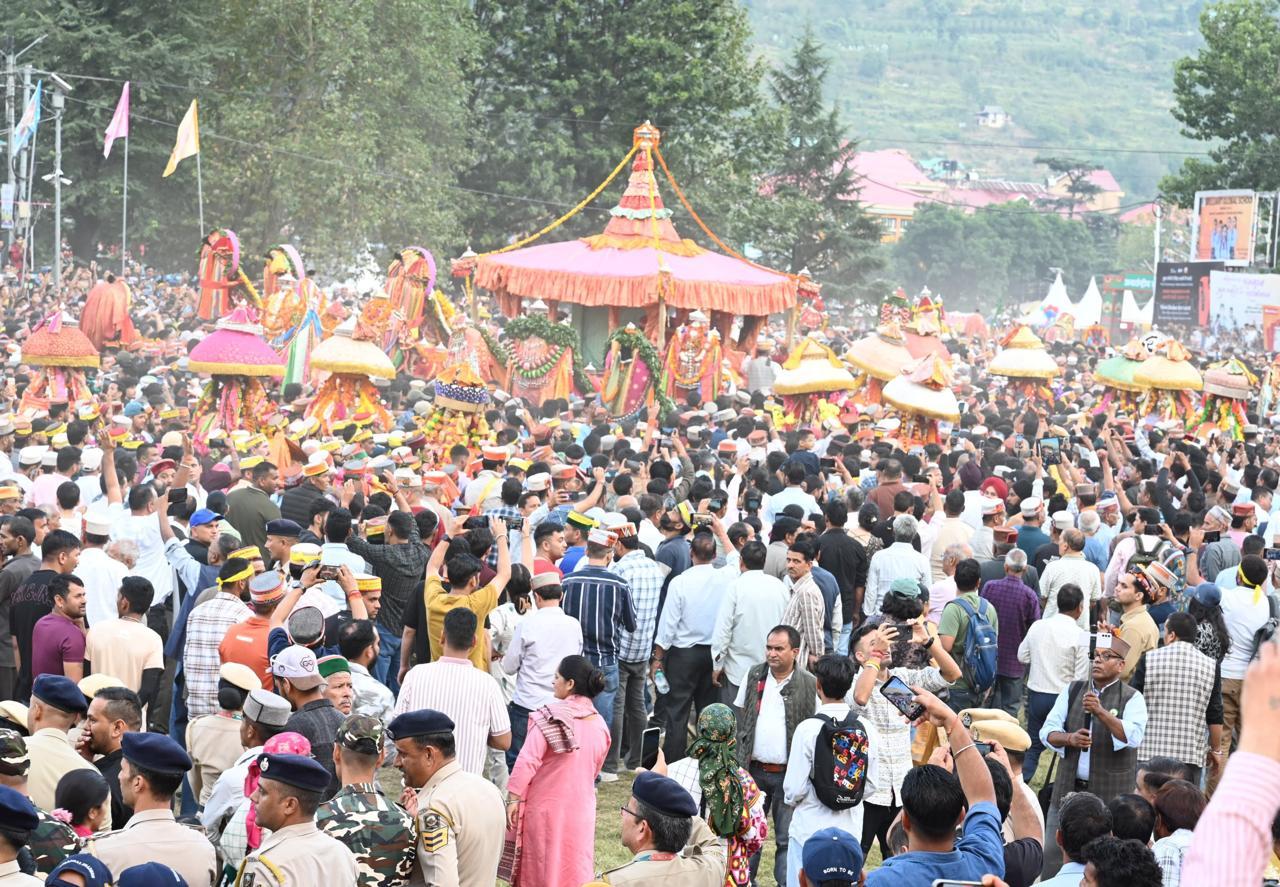 Himachal Guv opens Kullu Dussehra festivity amidst 300 deities