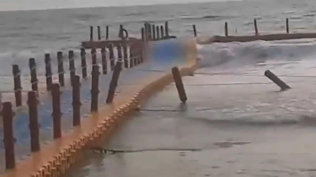 Railing of floating bridge collapses in Thiruvananthapuram