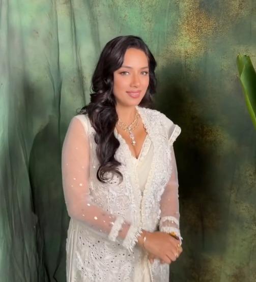 Rupali Ganguly brings Asha Bhosle -Kishore Kumar’s magic alive with her retro dance reel