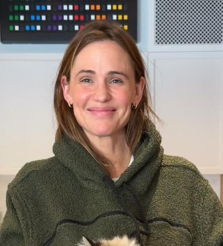 Jennifer Garner performs special song on saxophone for Reese Witherspoon as she turns 50