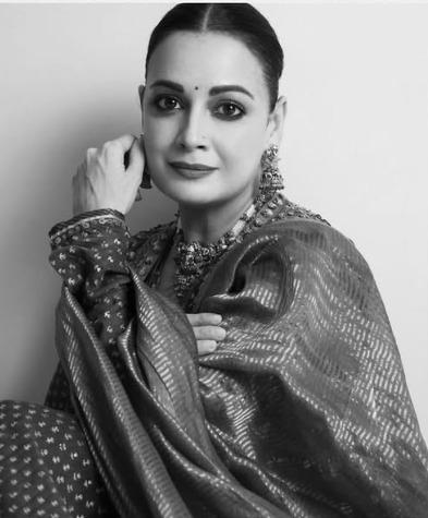 Kareena Kapoor sends love & happiness to Dia Mirza on her birthday