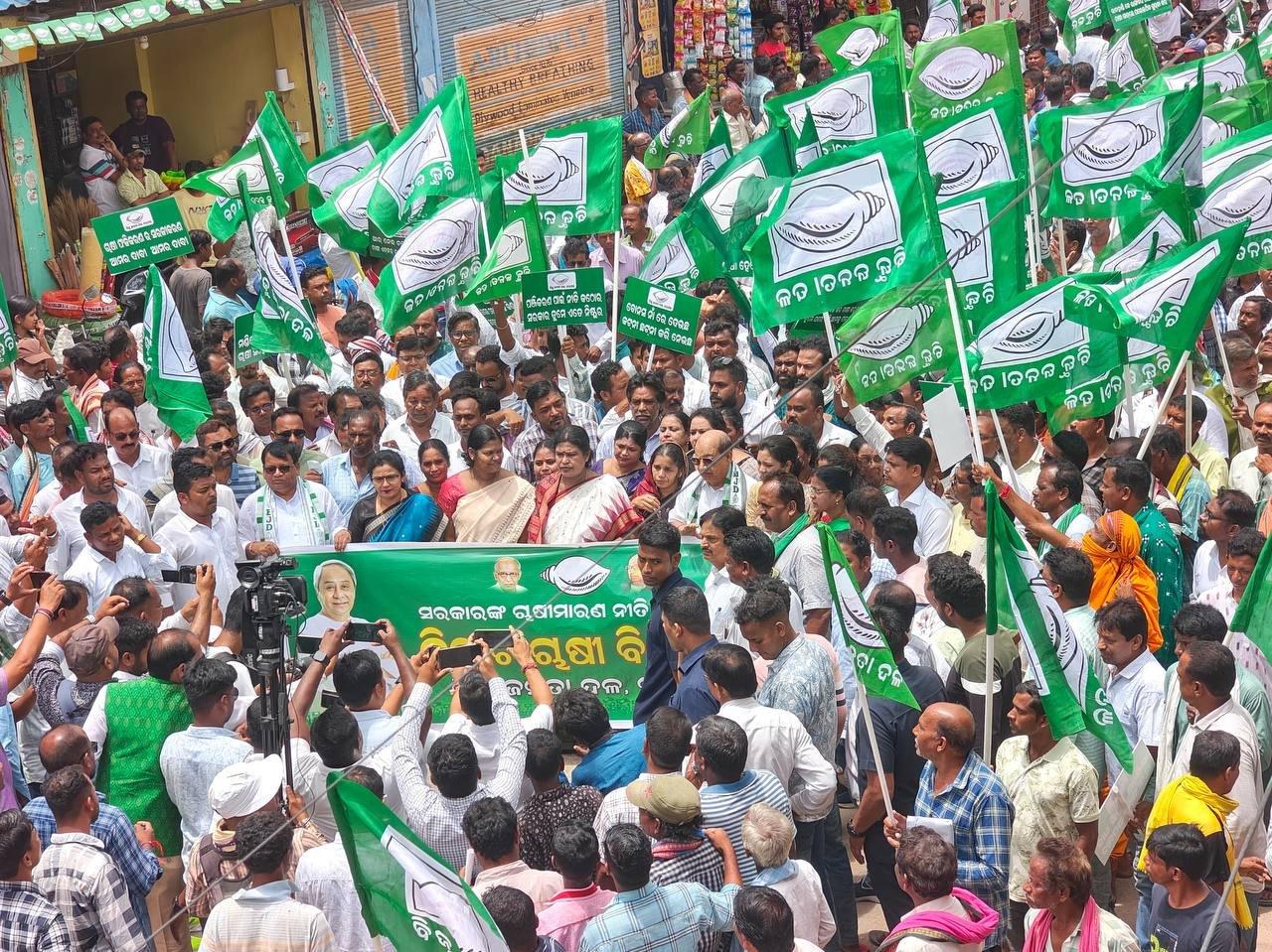 Odisha govt 'ignoring' farmers’ crisis, BJD leaders demand immediate action