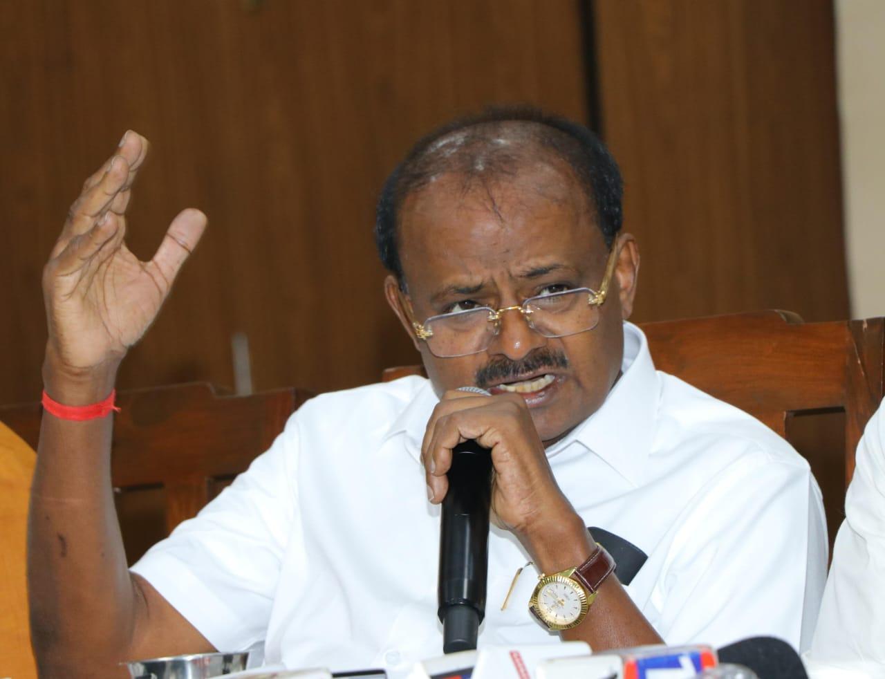 BJP, JD(S) say image building war between K'taka CM, Dy CM resulted in stampede