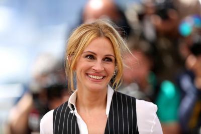 Julia Roberts pooch passes away, ex-husband Daniel Moder consoles the actress