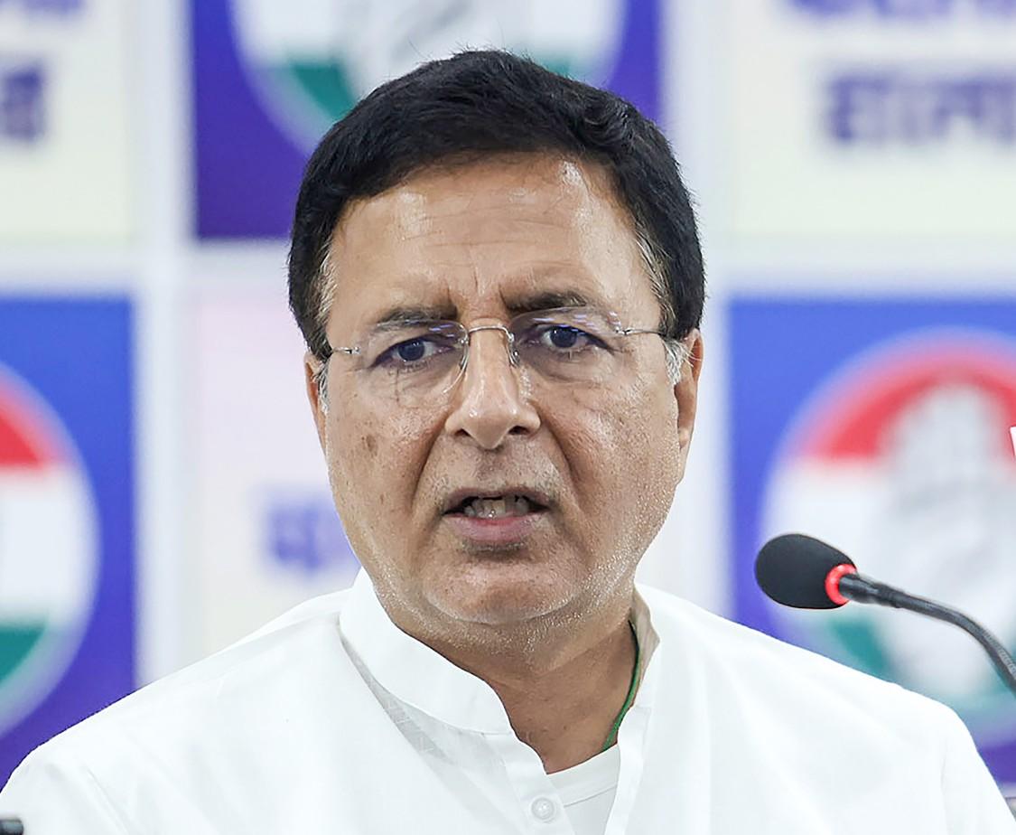 K’taka: Congress MLAs meet Surjewala following ‘infighting’ rumours