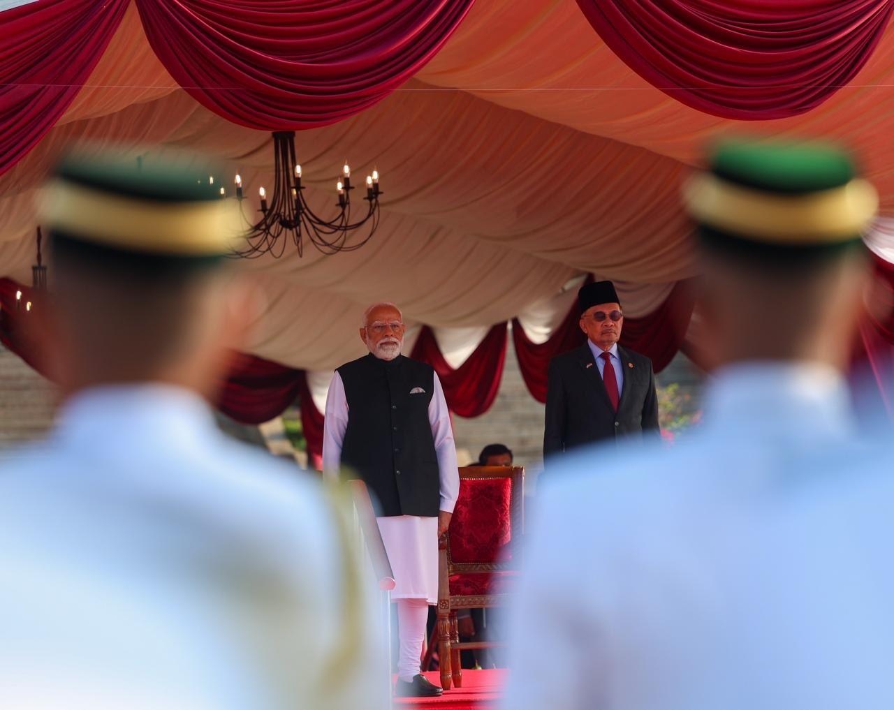 PM Modi accorded ceremonial welcome at Perdana Putra in Malaysia