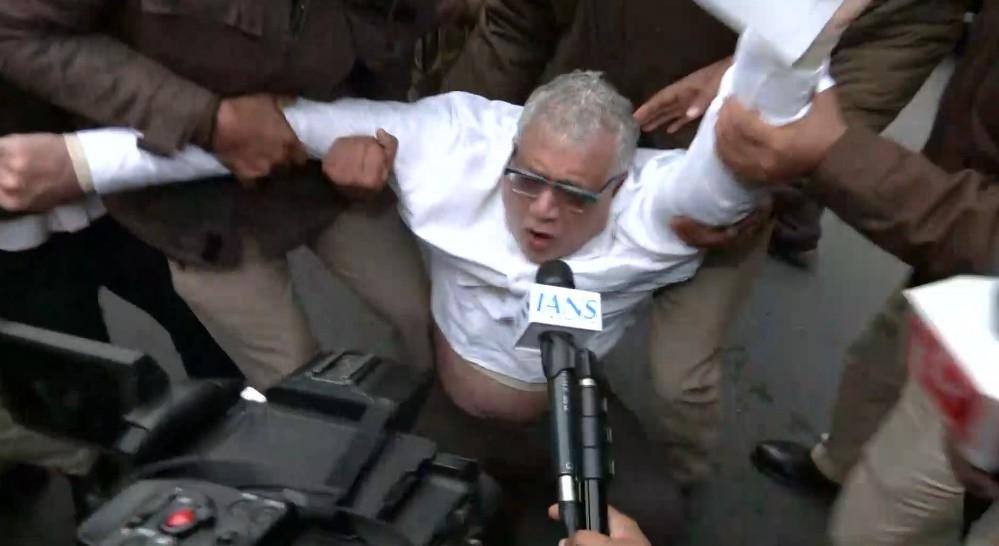 Mamata’s ‘khela hobey’ style of political activism reflects Trinamool MPs protest in Delhi