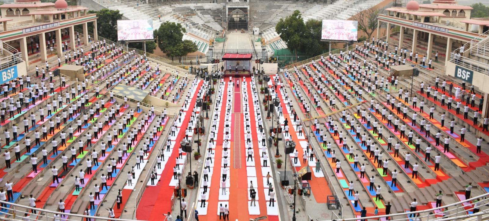 BSF displays patriotism with yoga asanas along Pak border