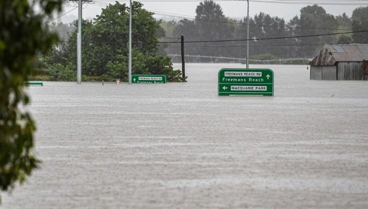 Australia: Emergency search launched for woman swept away in floodwater