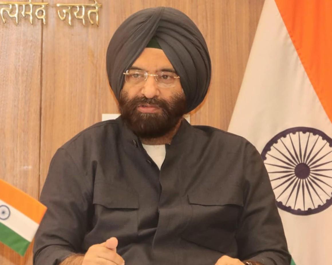 Fuel curbs for old vehicles: Delhi govt urges air quality panel to put ban on hold